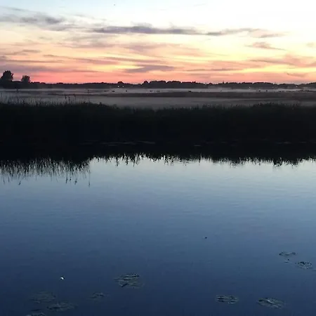 Near Amsterdam, The Hague, Leiden And North Sea בית נופש